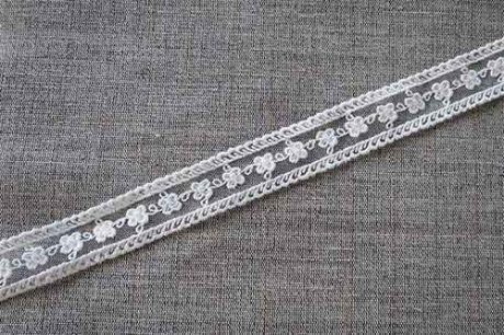 Soft embroidered tulle trim - Image 3