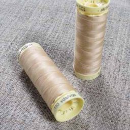 Gutermann Sew All Thread Col. 421 (Sand)