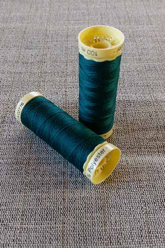 Gutermann Sew All Thread Col. 870 (Dark Green)