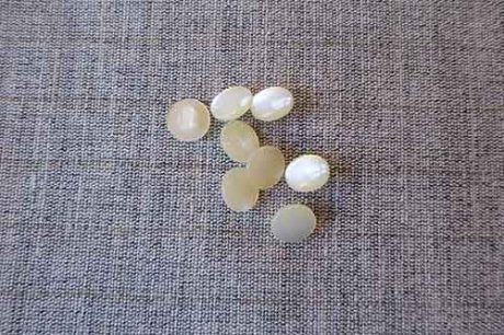 Pearlised shank buttons (11mm), cream