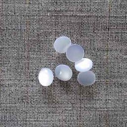 Pearlised shank buttons (11mm), white