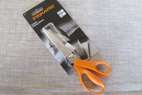 Fiskars pinking shears: 23cm/9in