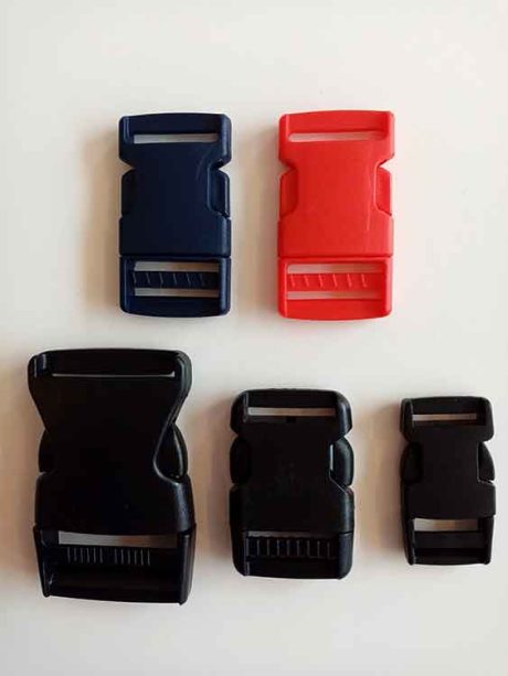 Plastic rucksack buckle (black, navy, red)