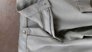 Trouser fly zipper detail