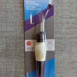 Prym ergonomic stitch ripper with point protector