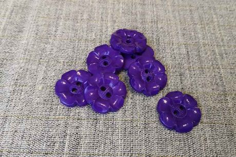 Chunky flower shape buttons (22mm)