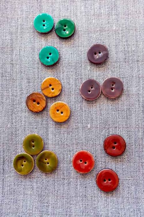 2-hole coconut shell lacquered buttons (23mm)