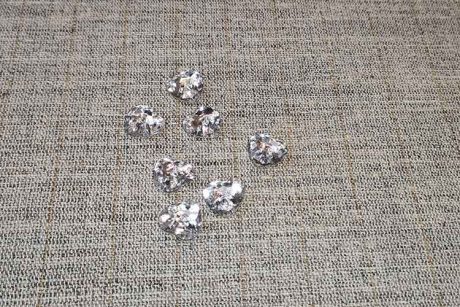 Crystal-look heart-shaped buttons (13mm)