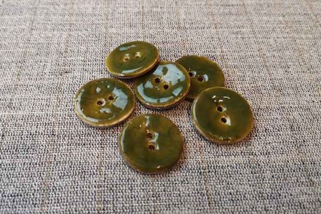 2-hole coconut shell lacquered buttons (23mm)