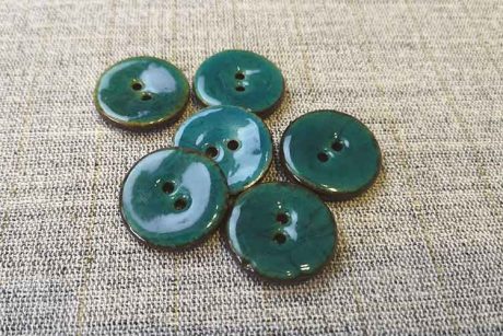 2-hole coconut shell lacquered buttons (23mm)