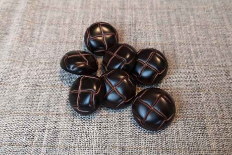 Leather-look shank football button