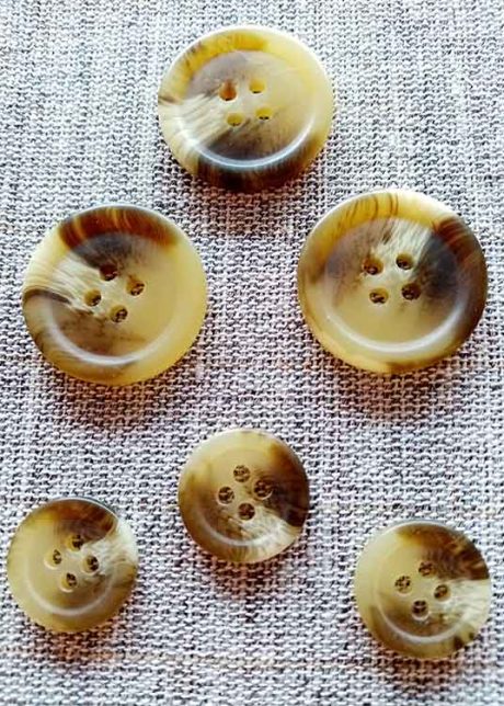 4-hole Aran rim edge button
