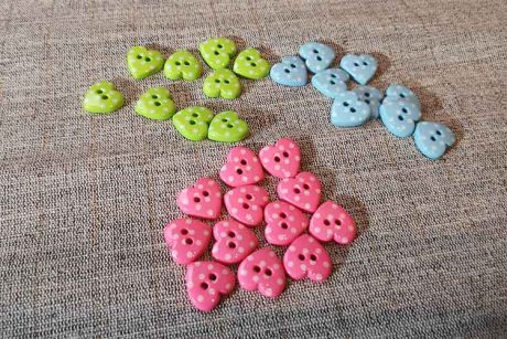 Polka-dot heart-shaped buttons