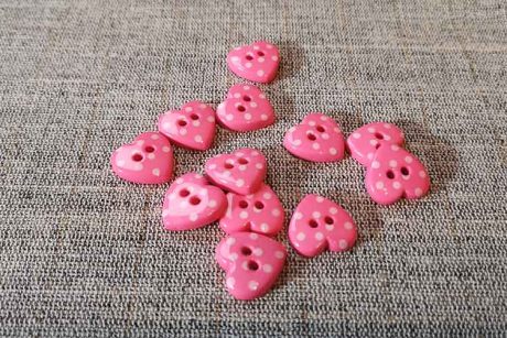 Polka-dot heart-shaped buttons