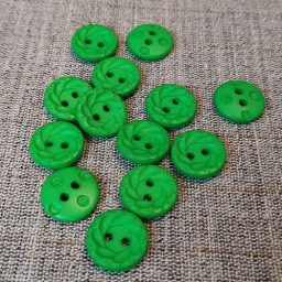2-hole scalloped edge buttons