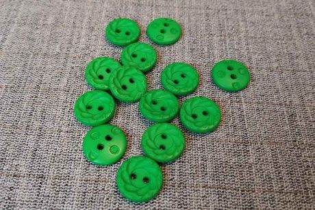 2-hole scalloped edge buttons