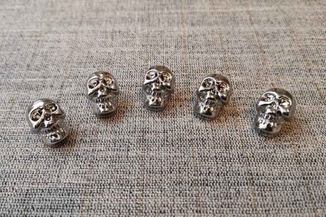 Silver skull buttons (18mm)