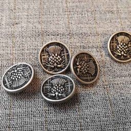 Silver metal thistle buttons (19mm)