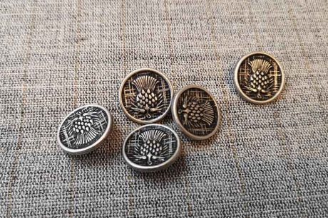 Silver metal thistle buttons (19mm)