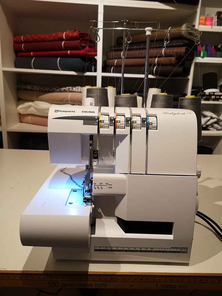 Husqvarna Viking Huskylock Irish overlocker/serger Sew review - - S15