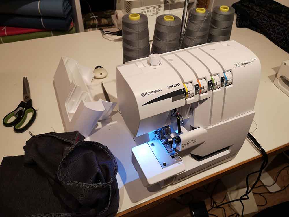 Husqvarna Viking Huskylock S15 - overlocker/serger review - Sew Irish | Overlock-Nähmaschinen