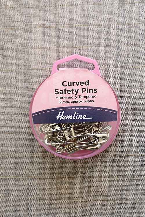 Curved safety pins discount