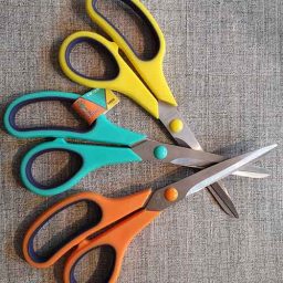 Economy soft-grip multi-purpose scissor (21cm)