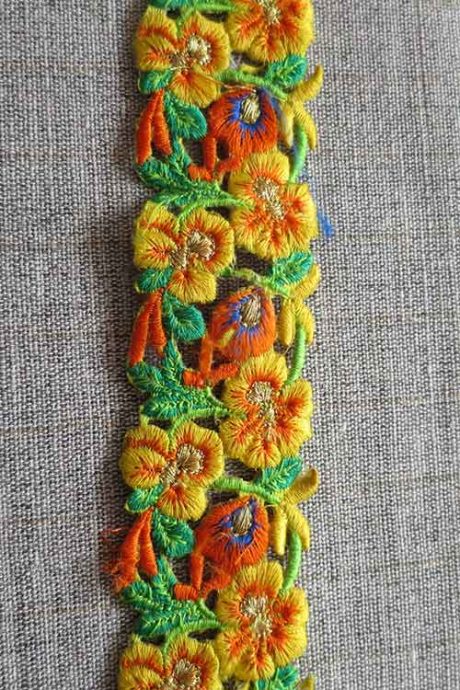 Metallic embroidered pansy braid (40mm)