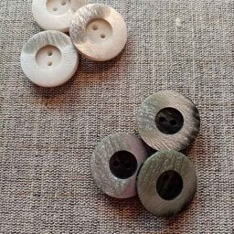 Shiny marble finish buttons (23mm)