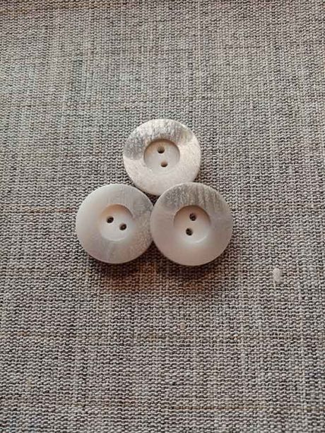 Shiny marble finish buttons (23mm)