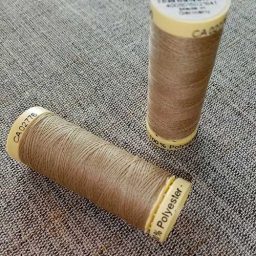 Gutermann Sew All Thread Col. 464 (beige)