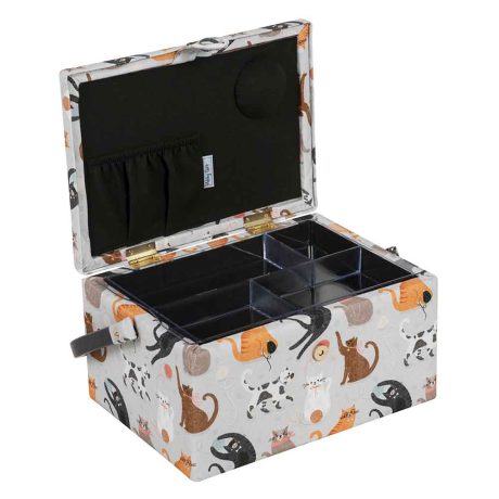 Traditional padded sewing box - Image 4