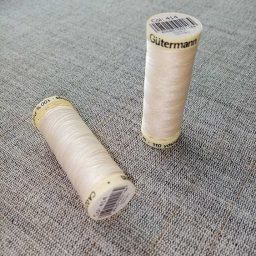 Gutermann Sew All Thread Col. 414 (cream)