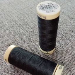 Gutermann Sew All Thread Col. 36 (dark grey)