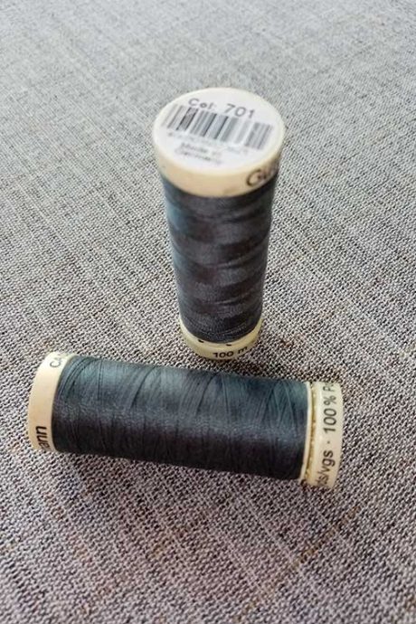 Gutermann Sew All Thread Col. 701 (dark grey)