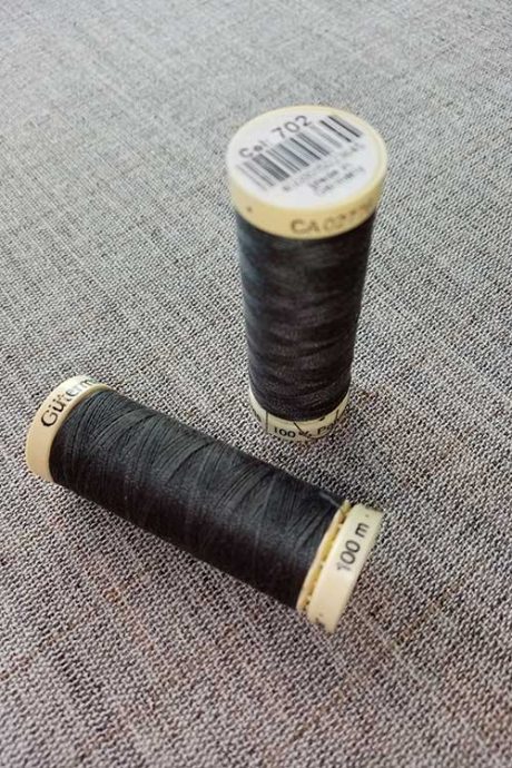 Gutermann Sew All Thread Col. 702 (dark grey)