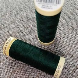 Gutermann Sew All Thread Col. 472 (forest green)