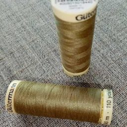 Gutermann Sew All Thread Col. 258 (gold)