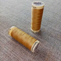 Gutermann Sew All Thread Col. 893 (gold)