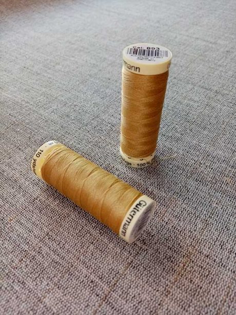 Gutermann Sew All Thread Col. 893 (gold)