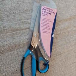 9" dressmaker scissors (suitable for left and right-hand)