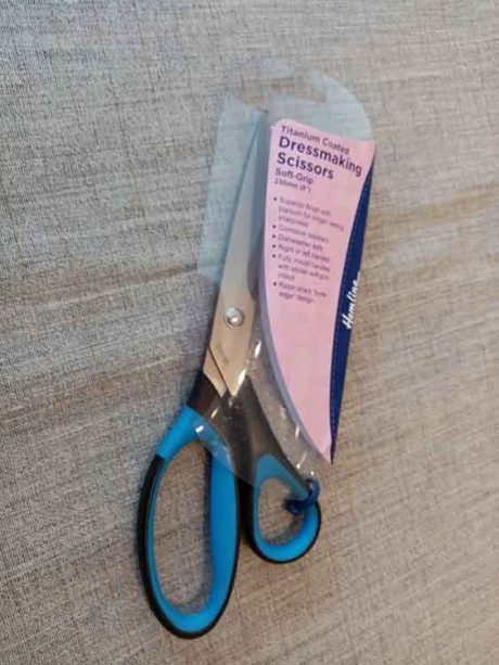 9" dressmaker scissors (suitable for left and right-hand)