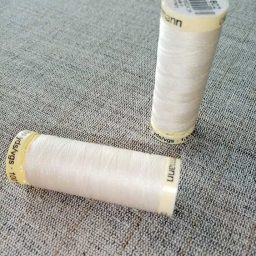 Gutermann Sew All Thread Col. 802 (ivory)
