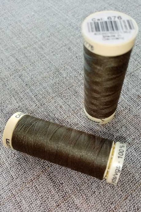 Gutermann Sew All Thread Col. 676 (khaki)