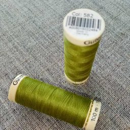 Gutermann Sew All Thread Col. 582 (lime green)