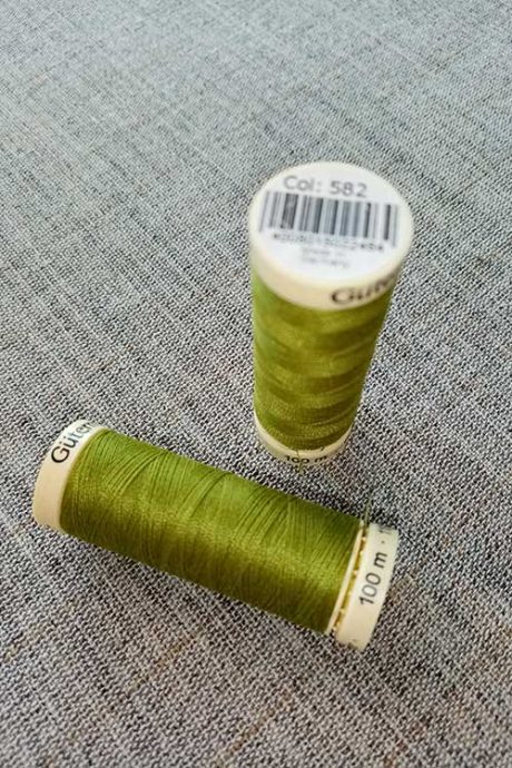 Gutermann Sew All Thread Col. 582 (lime green)