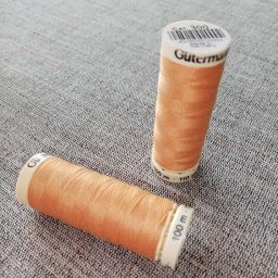 Gutermann Sew All Thread Col. 300 (orange)