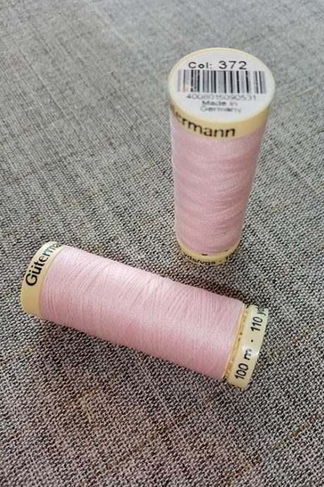 Gutermann Sew All Thread Col. 372 (pink)