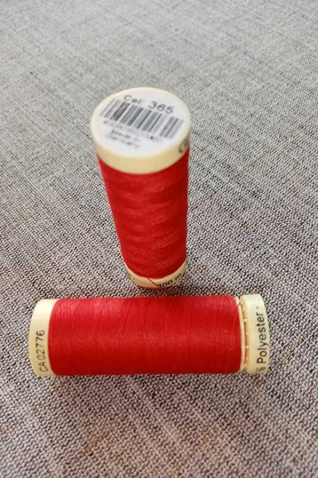 Gutermann Sew All Thread Col. 365 (red)