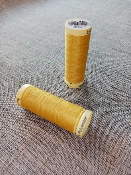 Gutermann Sew All Thread Col. 415 (yellow)